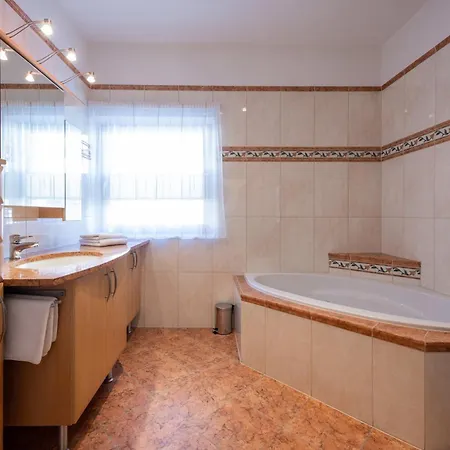 Zirbenglueck- Wellness Inklusive * פולפמס